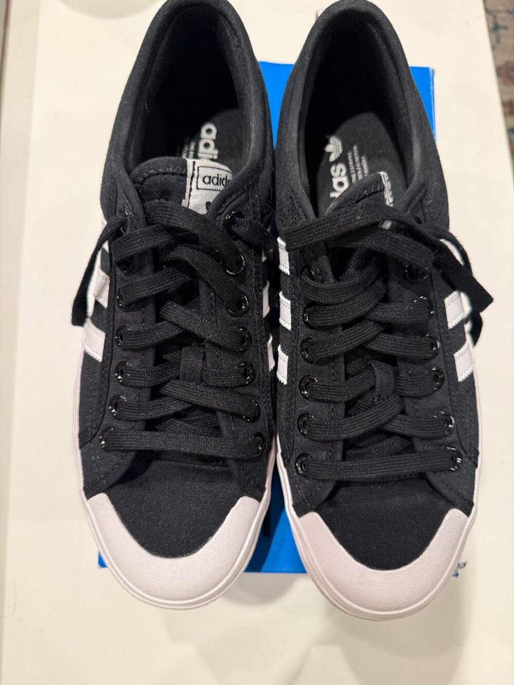 Adidas Sneakers